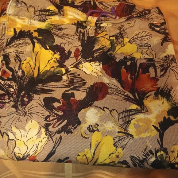 Gloria Vanderbilt Amanda floral print Jeans, Size 22W - Picture 7 of 7